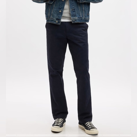 Modern Khakis in Straight Fit with GapFlex
30 x 32 L
Color - Navy - Picture 1 of 9